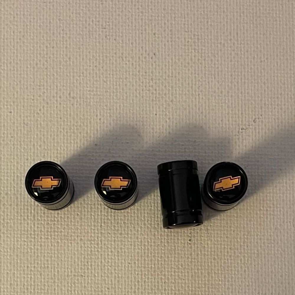 Chevrolet valve Stem caps in black set of 4 with Logo NWT